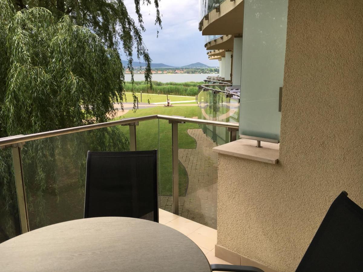 Aqua Apartman Superior Velence Exterior photo