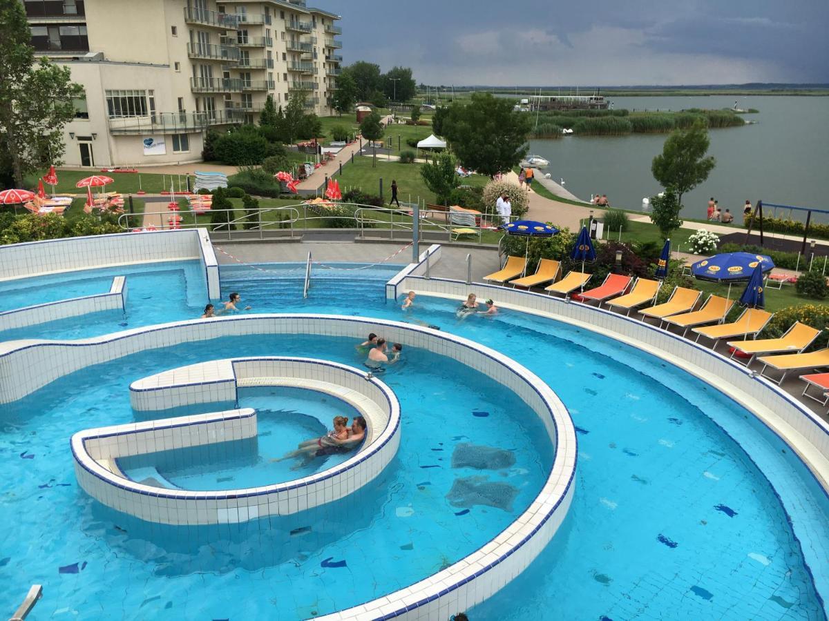 Aqua Apartman Superior Velence Exterior photo